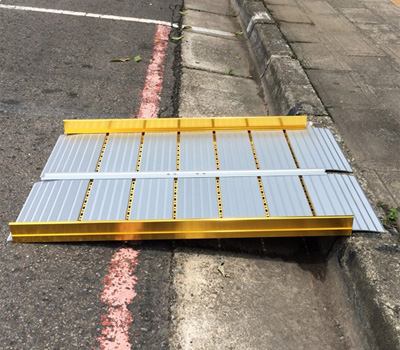 通用重型對折式鋁合金斜坡板