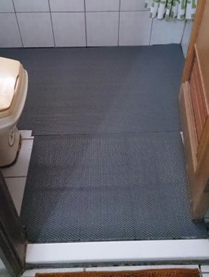 居家無障礙修繕工程改善內容：防滑設備，改善前後對照