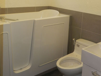 銀髮族走入式開門浴缸 工作實績