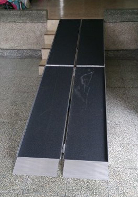 高低落差改善設備(美國進口三折式全幅斜坡板) 工作實績