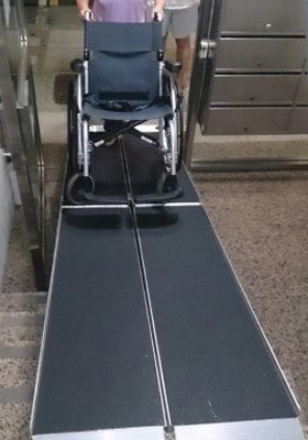 高低落差改善設備(美國進口三折式全幅斜坡板) 工作實績