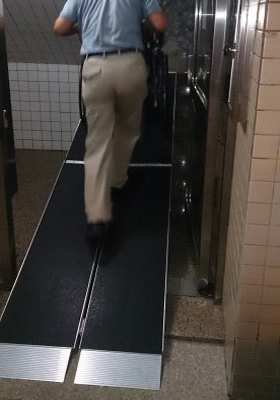 高低落差改善設備(美國進口三折式全幅斜坡板) 工作實績