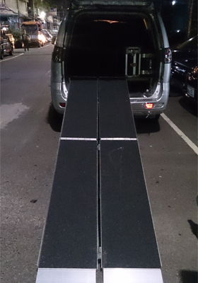 高低落差改善設備(美國進口三折式全幅斜坡板) 工作實績