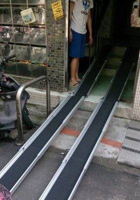 高低落差改善設備(伸縮式斜坡板) 工作實績