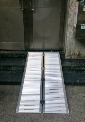 高低落差改善設備(輕型對(二)折式斜坡板) 工作實績