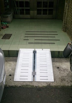 高低落差改善設備(輕型對(二)折式斜坡板) 工作實績