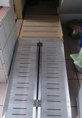 高低落差改善設備(輕型對(二)折式斜坡板) 工作實績