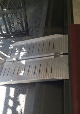 高低落差改善設備(輕型對(二)折式斜坡板) 工作實績