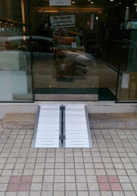 高低落差改善設備(輕型對(二)折式斜坡板) 工作實績