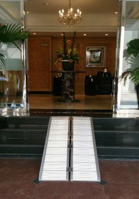 高低落差改善設備(輕型對(二)折式斜坡板) 工作實績