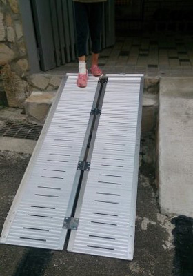 高低落差改善設備(輕型對(二)折式斜坡板) 工作實績