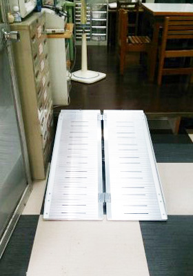 高低落差改善設備(輕型對(二)折式斜坡板) 工作實績