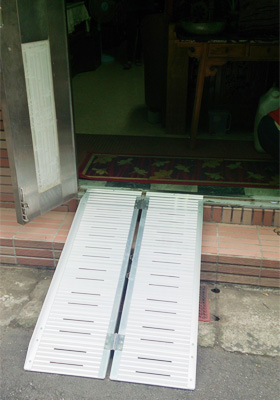 高低落差改善設備(輕型對(二)折式斜坡板) 工作實績