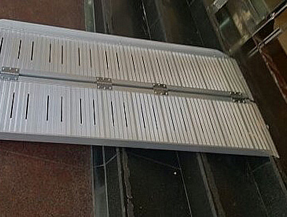 高低落差改善設備(輕型對(二)折式斜坡板) 工作實績